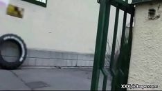 Reproduzir Euro bebê adolescente fodido publicamente por turista com chifres por poucos euros 03
