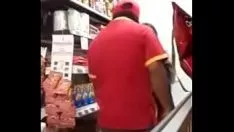 Redare A dezinvestit și a atins jos gaelicul într-un depozit.