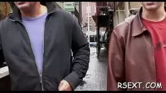 Играть Приятная шлюха получает ее сладкую гладко выбритую пизду побеждена и сосет