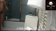 播放 淋浴间谍释放卧底工作和非专业色情视频录制