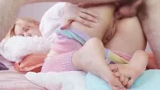 تشغيل المراهقات treadgirl الحصول على فتحة خردة في حفرة لها سريع