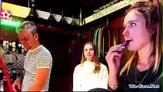 Jouer Missys à cornes s'amusent à faire des sorts dans un bar populaire