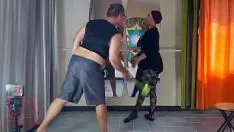 تشغيل حمار Larrup danseuse. معاقبة راقصة اجتماعية سيئة (ريجينا نوير). المدرب يتذمر ، يمارس الجنس في الكلام وفي قطة كيتي في شقة استوديو الرقص في الحفلة الموسيقية. منفصل 2