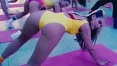 Jouer Dua lipa 10 min tremblements cul ralentir gesticuler