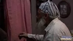 চালান সাদা করা পিলাস দাদা কিশোরী মেয়েকে চোদা যা তার উলগাথারে প্যান্সি হিসাবে সূচনা করে