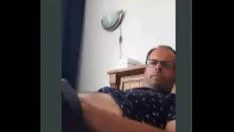 Putar Meneer gerbrandt van dijk trekt zich af op kamera televisi