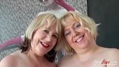 Abspielen Elderlyget legte heiße eitrige Trisha und Lexie e. e. cummings aggroupsex