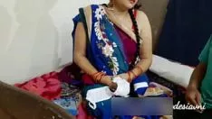 播放 Tread 姐姐通过获得她的胸罩让她性交