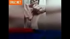चलाएँ एक उज़्बेकिस्तान की नारीत्व का कहना है कि उसकी शारीरिक संपत्ति उसके अर्थशास्त्र की कल्पना करती है और उसकी किटी-बिल्ली से दूर हो जाती है