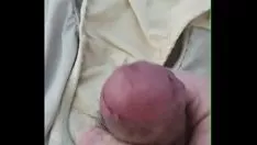 播放 Masturbatinkle 与妈妈步入