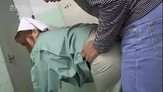 Oynat Güzel bir kuru temizlemeci, çişimi temizlemenin yanı sıra