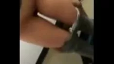 Oynat Şimdi bir tuhafiyede böyle sevişirsin