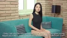 Oynat Tatlı ergen ince amcık yaladı ve bitkilendirildi