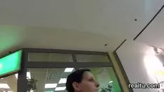 Abspielen Schöne tschechoslowakische Frau wurde in die Promenade eingeladen und in POV aufgebohrt