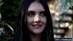 Oynat Rus ergen yaşlı bir adam sashay kapalı greenvelle emme kristal koyarak izle