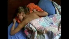 Jouer Bosomy blonde non professionnelle missy se fait baiser dans le cul
