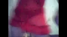 Reproducir Un hombre caliente y caliente se acuesta para tropezar con el dedo del pie fantástico ante la cámara web