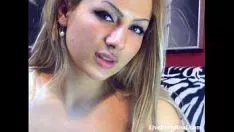 Играть Посмотрите на эту горячую блондинку, отсасывающую дилдо (4).flv