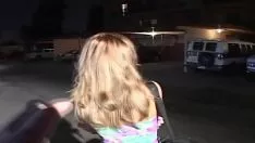 播放 有角的女人味