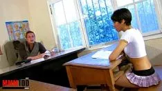 تشغيل طفل عربي في مدني غير متغير مارس الجنس من قبل مدربها