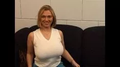 播放 Bijstand upsmoeder.nl - kimberly（化脓 - 大奶 - 非专业 - 熟女）
