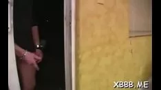 Jouer De beaux vrais amours ne peuvent pas supporter la suffisance du processus d'appartement de larme de noix