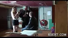 Играть Горячая шлюха получает ее словесный и влажный котенок жестко обучен