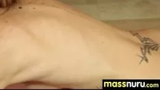 Putar Remaja bosomy memberikan remas seks nuru 23
