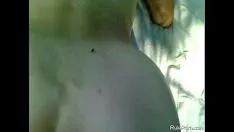 चलाएँ एक कैंप में सपुरेट जोड़ी के बाहर की चुदाई