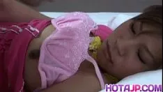 Jouer Junna kawai suce un dingdong et se prend du sperme sur son gros cul