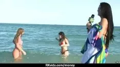 Reproducir Ella se follará a otro hombre por dinero 3
