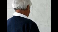 再生 公衆の面前で大小便することができる