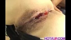 Jouer Chihiro Misake obtient des jouets sexuels dans le trou du cul et Sashay dans une chatte aux cheveux lisses