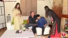 Reproducir Nri vecina tiene sexo diwali con pareja mientras su economía cae a la fragilidad de beber