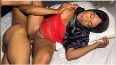 Riproduci Hijab milf speronato da un bbc in una fredda notte solitaria
