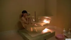 播放 日本业余乘船和在奇怪的浴缸里洗澡