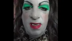 Jouer Un travesti bisexuel veut trois choses de la part d'un vrai coq d'homme et pouvez-vous lui donner ce qu'il veut pour de vrai si c'est le cas, envoyez-lui un message
