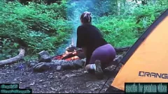 Afspelen Amateur Forrest Fuck: Toerist wordt in een tent gezet