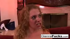 Odtwórz Gianna Michaels i Mysti May podwójna drużyna Jamesa Deena w hardkorowym spotkaniu