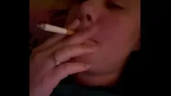 Riproduci Fumare milf hot hot Abby dà pompino grezzo a più ragazzi nella storia di Woods