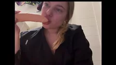 播放 几乎没有合法的Jucielussie 1的第一次肛门指法和奶油