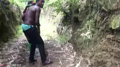 Jouer Big Ass Black Ebony Wife prend de la BBC dur en public