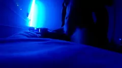 Играть Девушка-любительница не может насытиться его членом: трахает пальцами, орально и взрывной оргазм