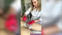 चलाएँ इस कामुक वास्तविकता दृश्य में सुनहरे बालों वाली शुगरनाड्या एक ग्राहक के लिए एक विशाल लंड के साथ वैक्सिंग और शेव करवाती है