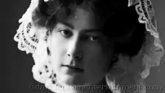 Играть Dark Lantern Entertainment представляет полный фильм «Моя тайная жизнь», «Эротические признания викторианского английского джентльмена: феерический минет милфы с трахом в волосатую киску», том первый, глава пятая, часть вторая.