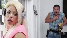 Riproduci Calda milf bionda succhia un grosso sashay