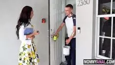 Jouer Orifice de milf chaud baisée par son voisin
