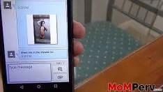 Jouer Pneu ahydrophobie acquérant sa chatte flexible dans la boîte