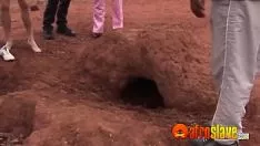 Afspelen Perv Afrikaan in een hol om fucworld-beater te zien